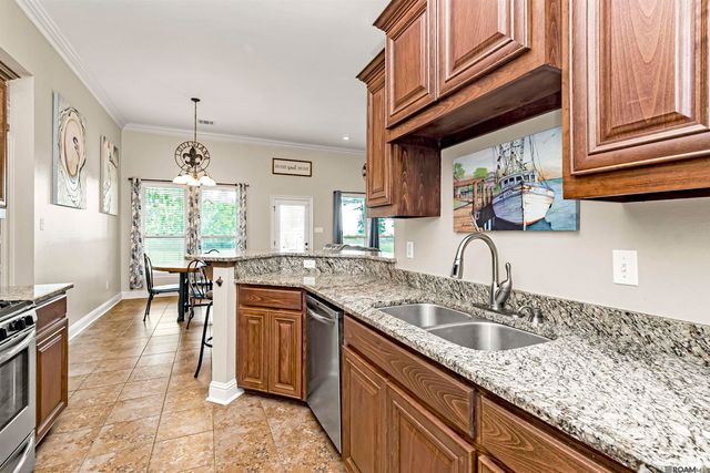 3250 Orleans Quarters Dr, Brusly, LA 70719
