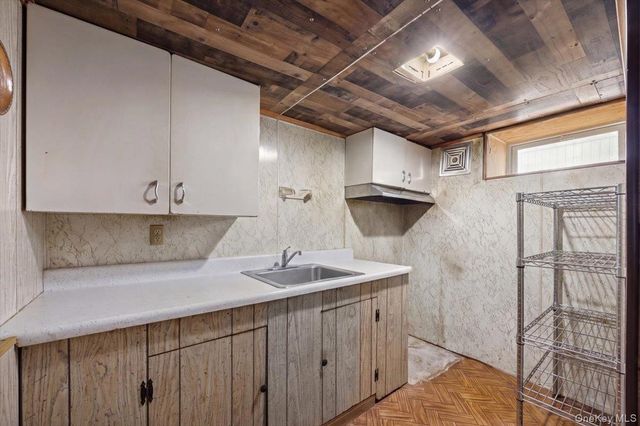 113 6th Street, New Hyde Park, NY 11040