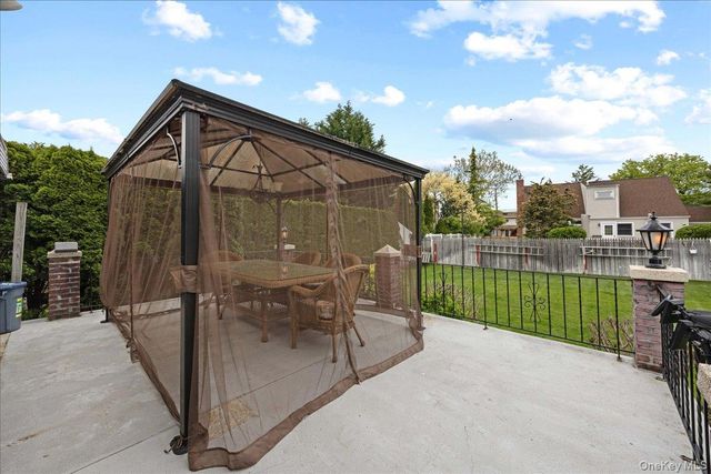 113 6th Street, New Hyde Park, NY 11040