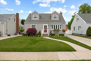 113 6th Street, New Hyde Park, NY 11040