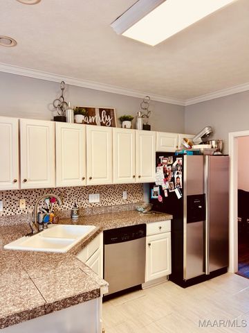 110 POPLAR GROVE Drive, Wetumpka, AL 36092