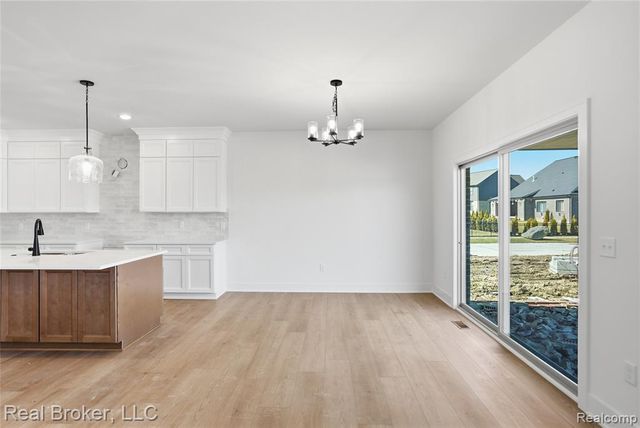 35957 Windridge Drive, New Baltimore, MI 48047