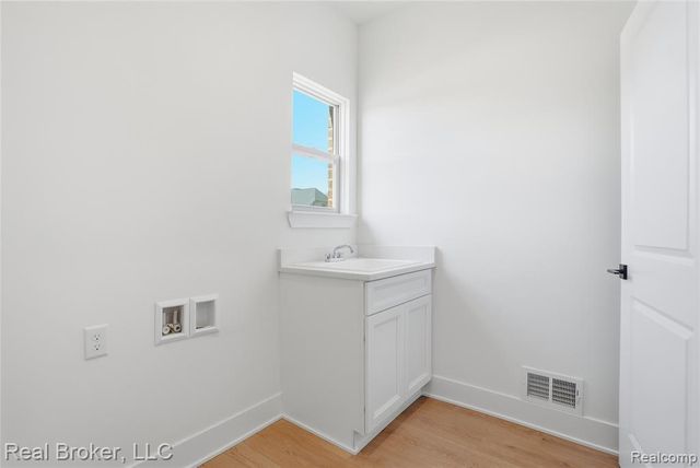 35957 Windridge Drive, New Baltimore, MI 48047