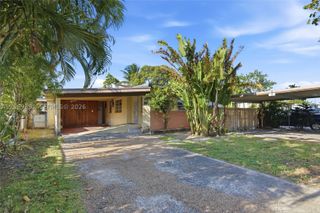 621 SE 4th St, Hialeah, FL 33010