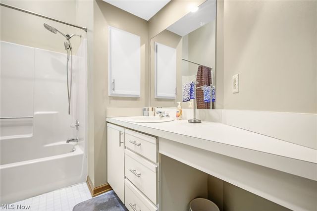 593 Meredith Lane, Cuyahoga Falls, OH 44223