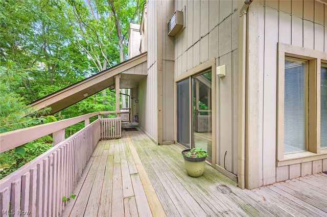 593 Meredith Lane, Cuyahoga Falls, OH 44223