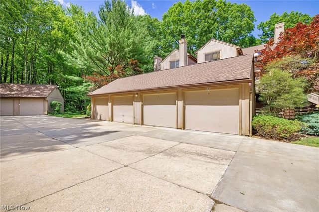 593 Meredith Lane, Cuyahoga Falls, OH 44223