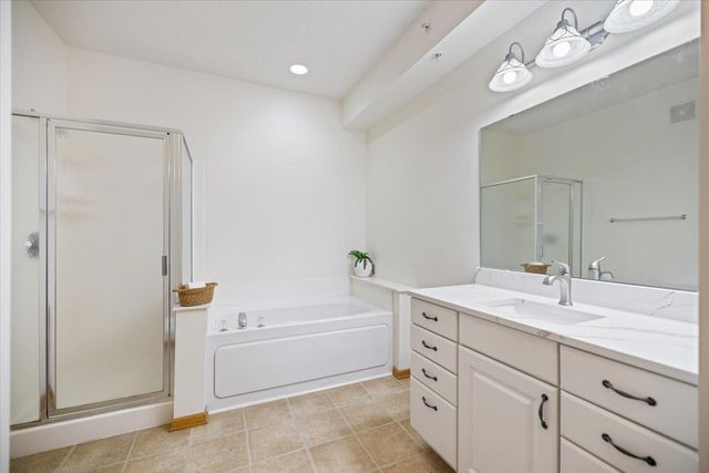 13930 54th Avenue N 1, Plymouth, MN 55446