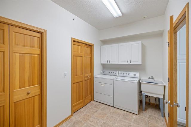 13930 54th Avenue N 1, Plymouth, MN 55446