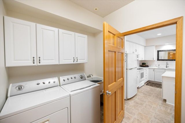 13930 54th Avenue N 1, Plymouth, MN 55446