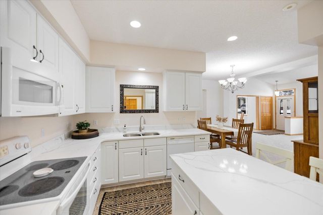 13930 54th Avenue N 1, Plymouth, MN 55446