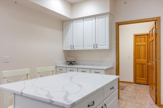 13930 54th Avenue N 1, Plymouth, MN 55446