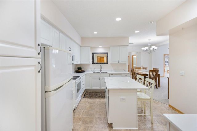 13930 54th Avenue N 1, Plymouth, MN 55446