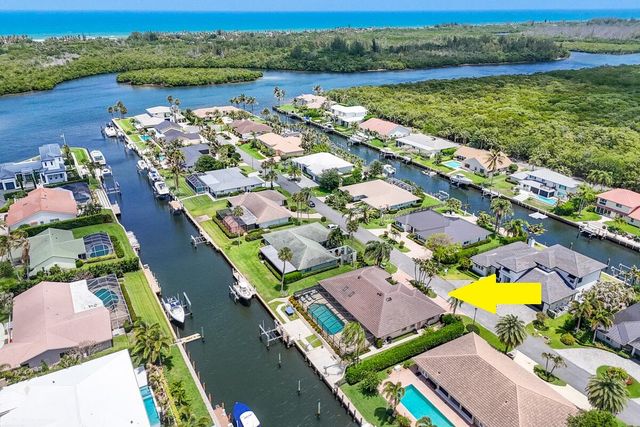 9067 SE Star Island Way, Hobe Sound, FL 33455