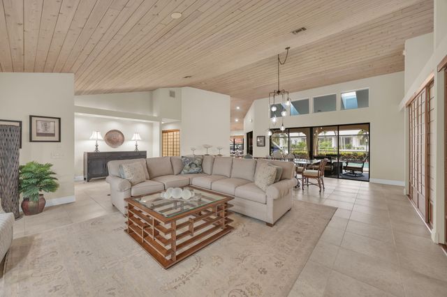 9067 SE Star Island Way, Hobe Sound, FL 33455