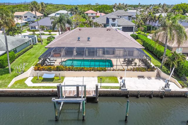 9067 SE Star Island Way, Hobe Sound, FL 33455