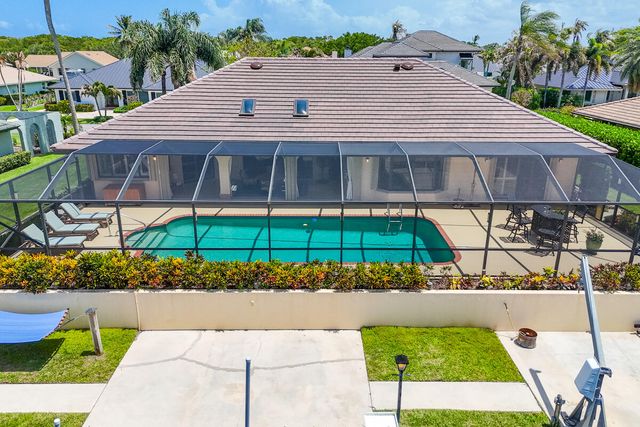 9067 SE Star Island Way, Hobe Sound, FL 33455