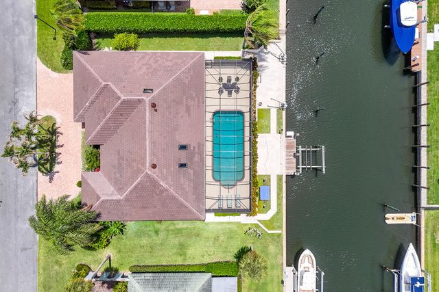 9067 SE Star Island Way, Hobe Sound, FL 33455
