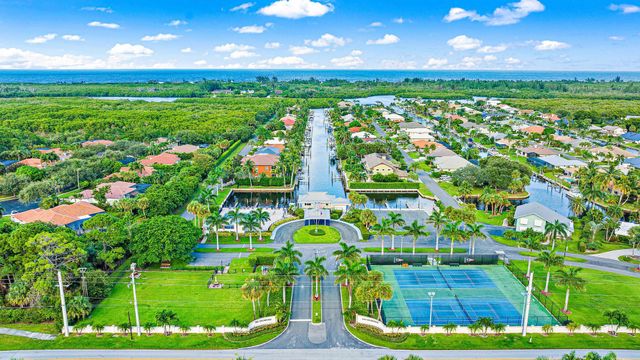 9067 SE Star Island Way, Hobe Sound, FL 33455