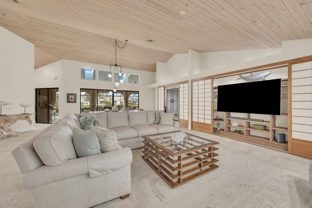 9067 SE Star Island Way, Hobe Sound, FL 33455