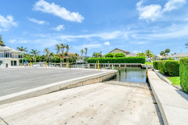 9067 SE Star Island Way, Hobe Sound, FL 33455