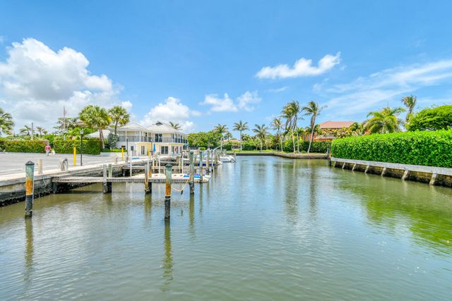 9067 SE Star Island Way, Hobe Sound, FL 33455