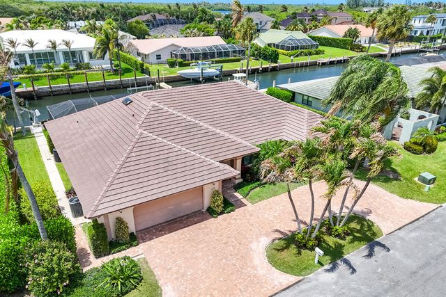 9067 SE Star Island Way, Hobe Sound, FL 33455