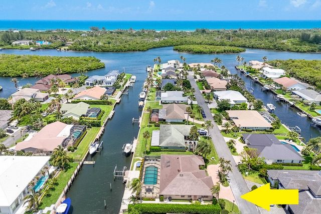 9067 SE Star Island Way, Hobe Sound, FL 33455