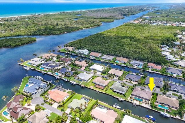 9067 SE Star Island Way, Hobe Sound, FL 33455