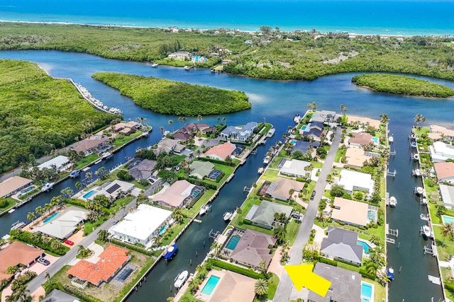 9067 SE Star Island Way, Hobe Sound, FL 33455