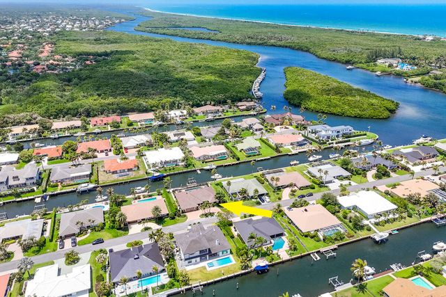 9067 SE Star Island Way, Hobe Sound, FL 33455
