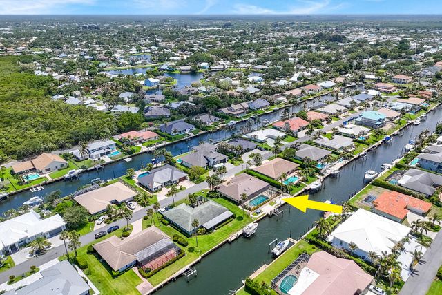 9067 SE Star Island Way, Hobe Sound, FL 33455