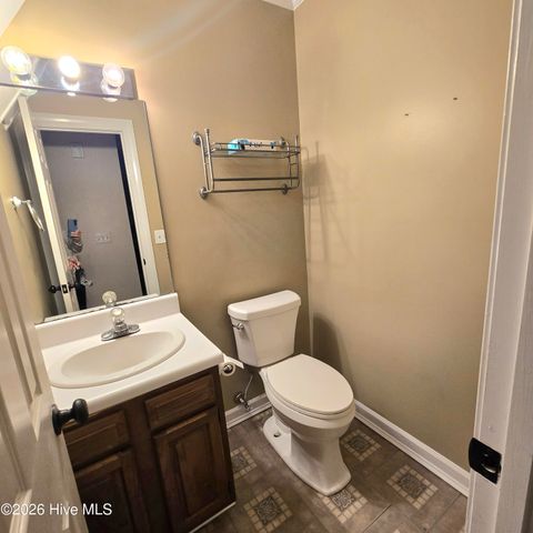 2700 Thackery Road 31, Greenville, NC 27858