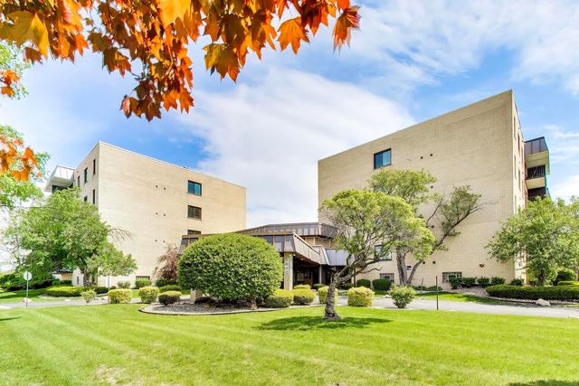 5840 W 104th Street 415, Oak Lawn, IL 60453