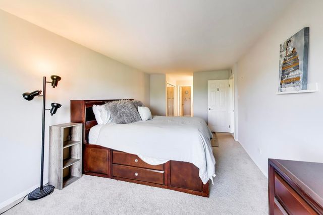 5840 W 104th Street 415, Oak Lawn, IL 60453