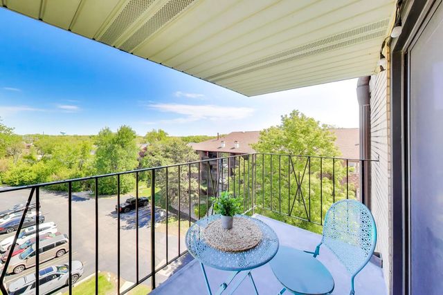 5840 W 104th Street 415, Oak Lawn, IL 60453