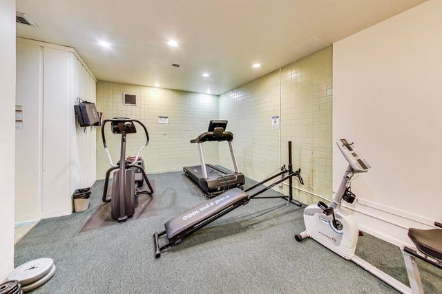 5840 W 104th Street 415, Oak Lawn, IL 60453