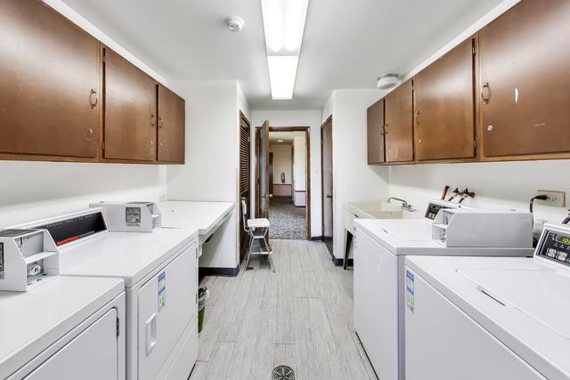 5840 W 104th Street 415, Oak Lawn, IL 60453