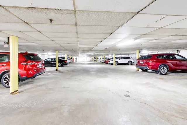 5840 W 104th Street 415, Oak Lawn, IL 60453