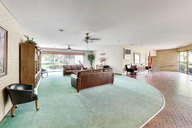 5840 W 104th Street 415, Oak Lawn, IL 60453