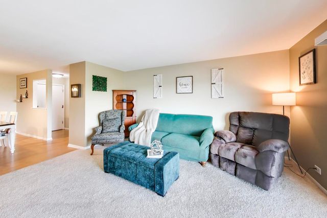 5840 W 104th Street 415, Oak Lawn, IL 60453