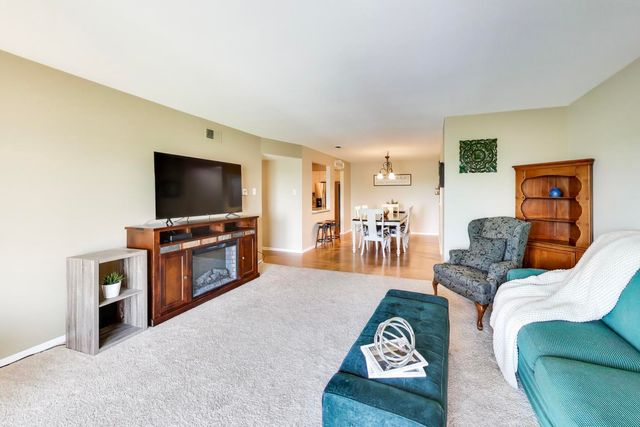 5840 W 104th Street 415, Oak Lawn, IL 60453
