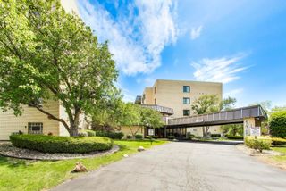 5840 W 104th Street 415, Oak Lawn, IL 60453