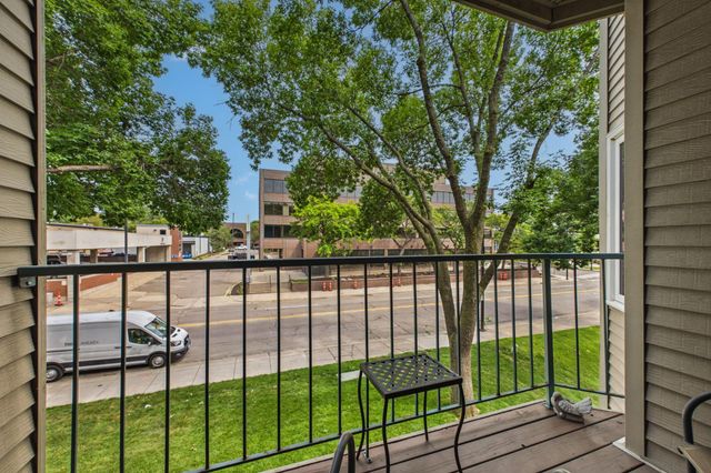 32 11th Avenue S 215, Hopkins, MN 55343
