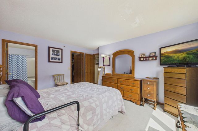 32 11th Avenue S 215, Hopkins, MN 55343