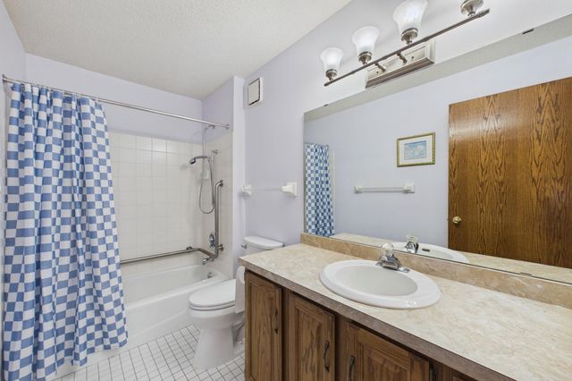 32 11th Avenue S 215, Hopkins, MN 55343
