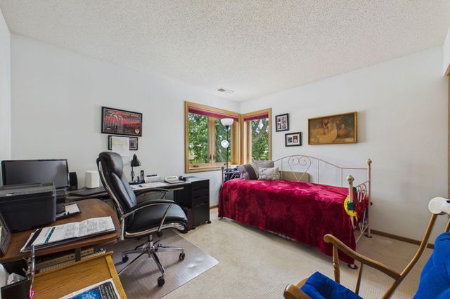 32 11th Avenue S 215, Hopkins, MN 55343