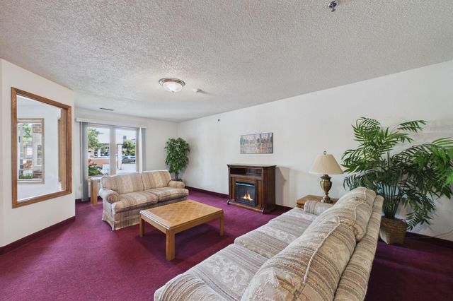 32 11th Avenue S 215, Hopkins, MN 55343