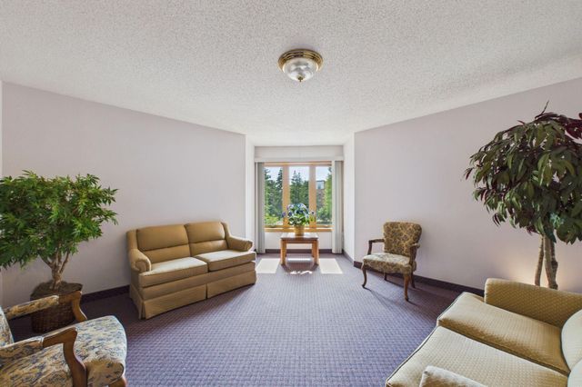 32 11th Avenue S 215, Hopkins, MN 55343