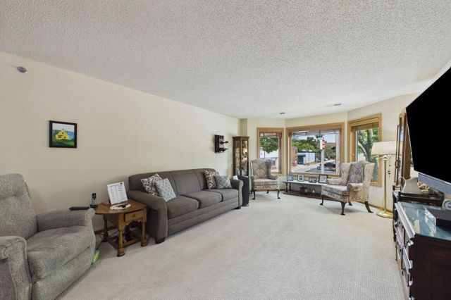 32 11th Avenue S 215, Hopkins, MN 55343